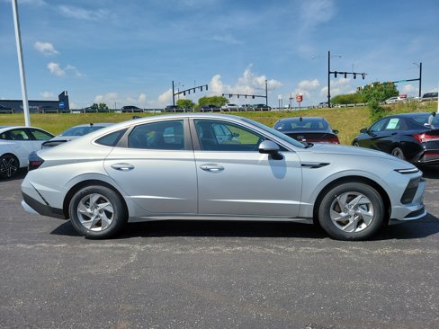 New 2025 Hyundai Sonata SE image 3