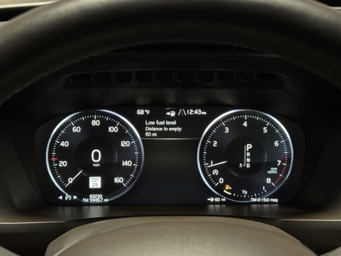 Used 2016 Volvo XC90 T6 Momentum w/ Momentum Plus Package image 18