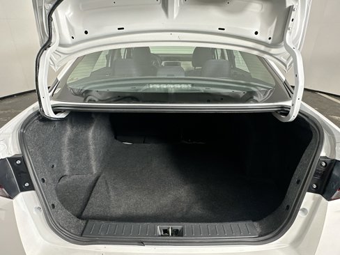 Used 2022 Nissan Versa SV image 28