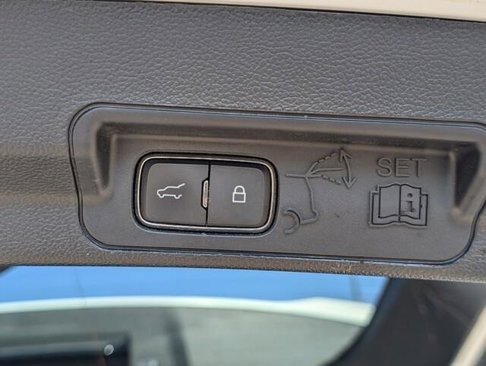 Used 2020 Ford Explorer Limited image 11