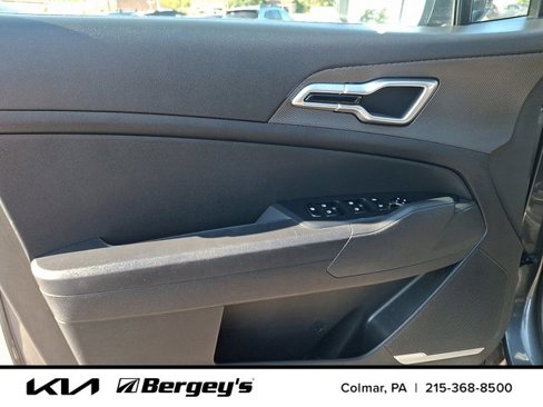 Used 2023 Kia Sportage LX image 11