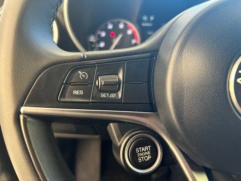 Used 2018 Alfa Romeo Giulia image 31