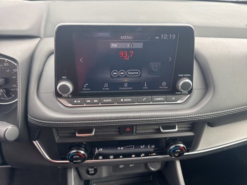Used 2024 Nissan Rogue SV image 12