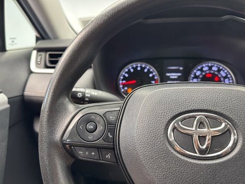 Used 2019 Toyota RAV4 LE image 15