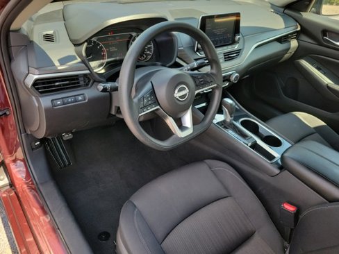 Used 2024 Nissan Altima 2.5 SV image 4