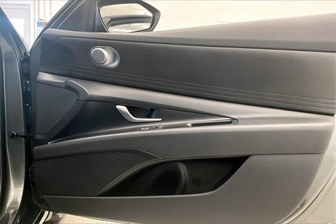 Certified 2025 Hyundai Elantra SE image 19