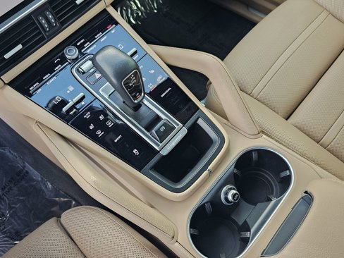 Certified 2019 Porsche Cayenne w/ Premium Package image 33