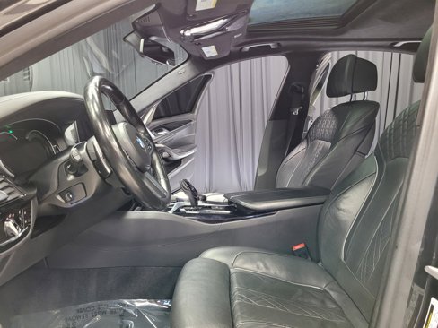 Used 2018 BMW M550i xDrive image 16