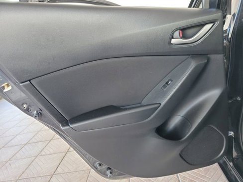 Used 2015 MAZDA MAZDA3 i Touring w/ Technology Package image 21