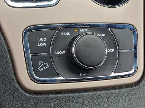 Used 2016 Jeep Grand Cherokee Limited image 24