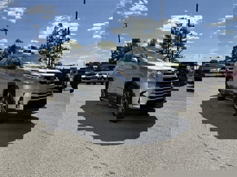 Used 2019 Toyota Highlander XLE image 7