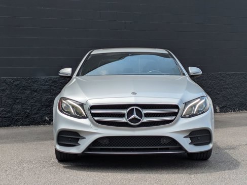 Used 2018 Mercedes-Benz E 400 4MATIC Sedan image 2