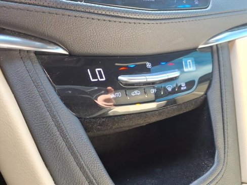 Used 2018 Cadillac XT5 FWD image 25