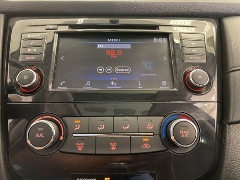 Used 2018 Nissan Rogue SV image 18