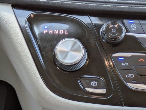 Used 2021 Chrysler Pacifica Touring-L image 21