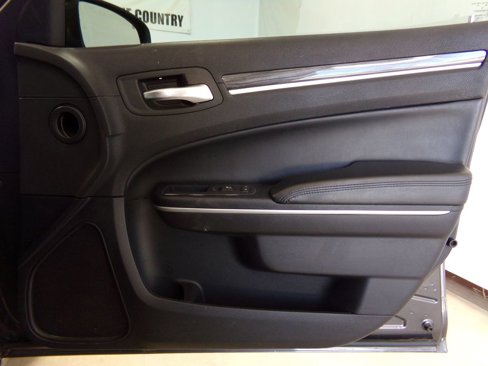Used 2020 Chrysler 300 Touring w/ Sport Appearance Package image 7