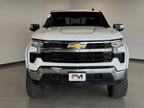 Used 2024 Chevrolet Silverado 1500 LT image 2