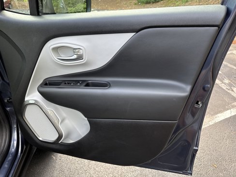 Used 2022 Jeep Renegade Limited image 19