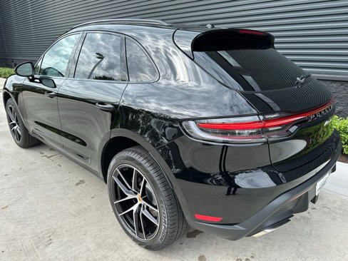 Used 2025 Porsche Macan image 3