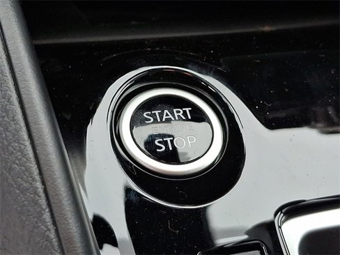 New 2025 Nissan Versa SR w/ Trunk Package image 18