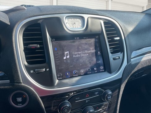 Used 2019 Chrysler 300 Touring w/ Chrome Appearance Package image 25