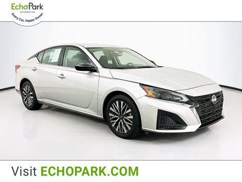 Used 2024 Nissan Altima 2.5 SV image 1