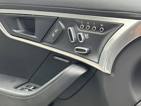 Used 2018 Jaguar F-TYPE Convertible image 19