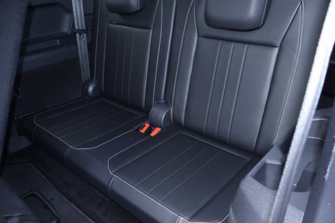 Used 2022 Volkswagen Tiguan SE R-Line image 16