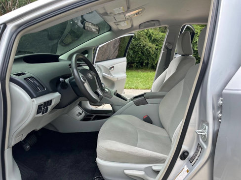 Used 2014 Toyota Prius Three image 9