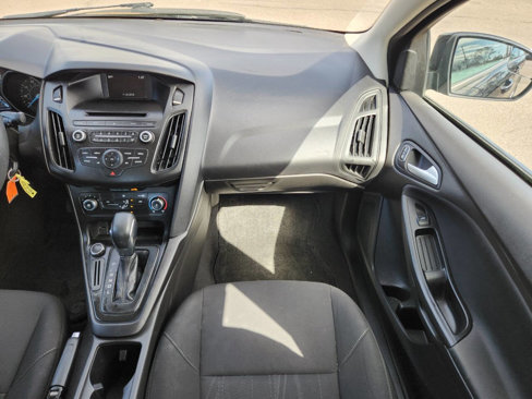 Used 2017 Ford Focus SE image 16