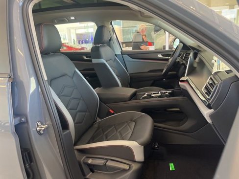 New 2025 Volkswagen Atlas Peak Edition SE image 35