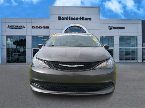 Used 2022 Chrysler Voyager LX image 9