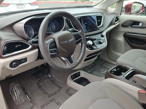 Used 2018 Chrysler Pacifica Touring Plus image 10