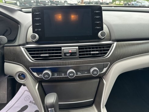 Used 2019 Honda Accord EX image 10