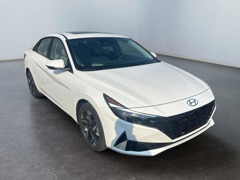 Used 2023 Hyundai Elantra Limited w/ Cargo Package image 3