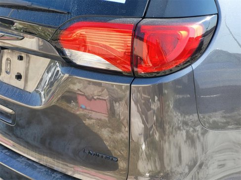 Used 2018 Chrysler Pacifica Limited w/ S Appearance Package image 9