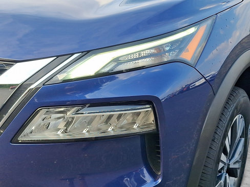 Used 2023 Nissan Rogue SV image 9