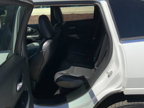 Used 2016 Jeep Cherokee Overland image 29