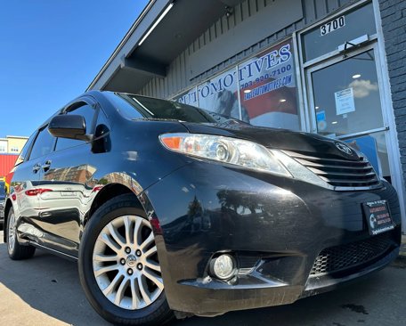 Used 2016 Toyota Sienna XLE image 1