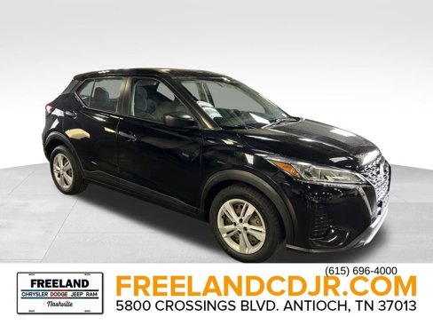 Used 2021 Nissan Kicks S image 1