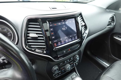 Used 2020 Jeep Cherokee Limited image 18