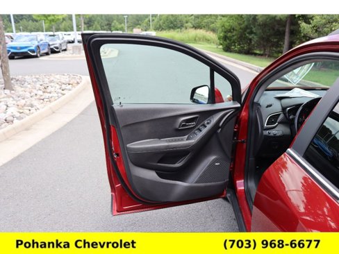 Used 2019 Chevrolet Trax LT w/ Sun & Sound Package image 18