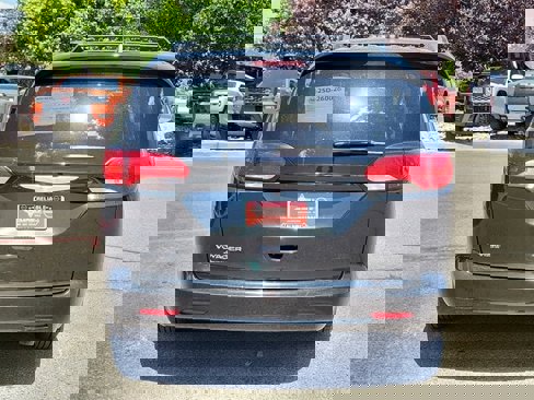 Used 2021 Chrysler Voyager Lxi image 11