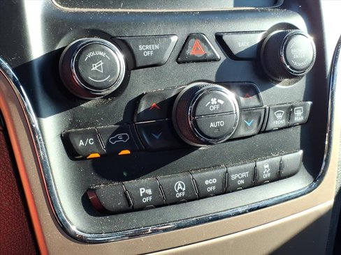 Used 2017 Jeep Grand Cherokee Laredo image 23