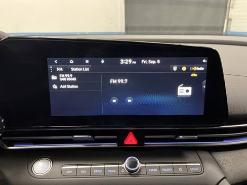 Used 2023 Hyundai Elantra Limited image 19