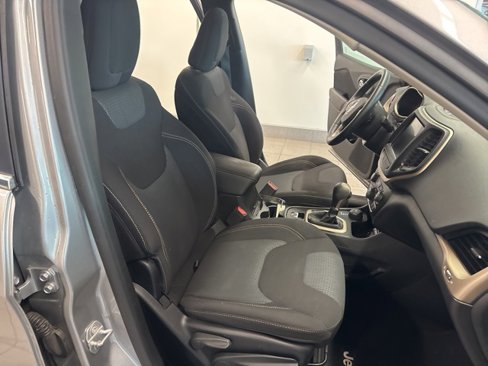 Used 2016 Jeep Cherokee Latitude w/ Safety/Convenience Group image 22