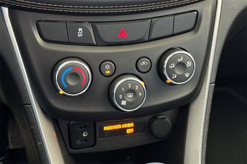 Used 2022 Chevrolet Trax LT w/ Midnight Edition image 29
