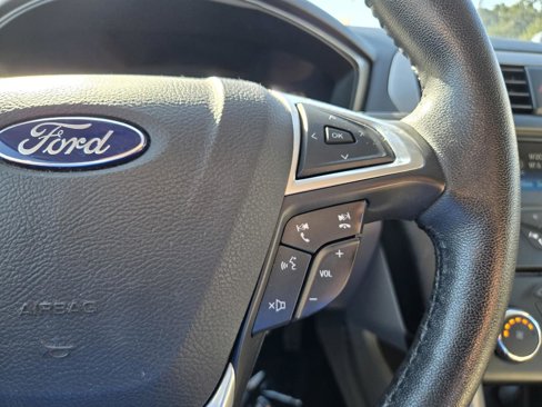 Used 2017 Ford Fusion SE image 18