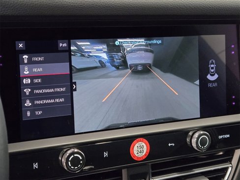 Certified 2025 Porsche Macan image 20