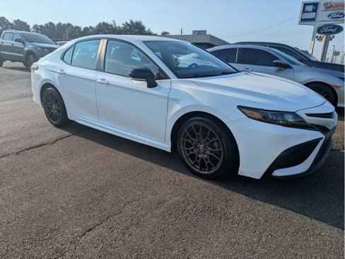 Used 2023 Toyota Camry SE image 5